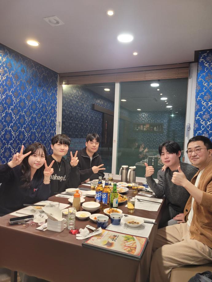 졸업생 모교 방문